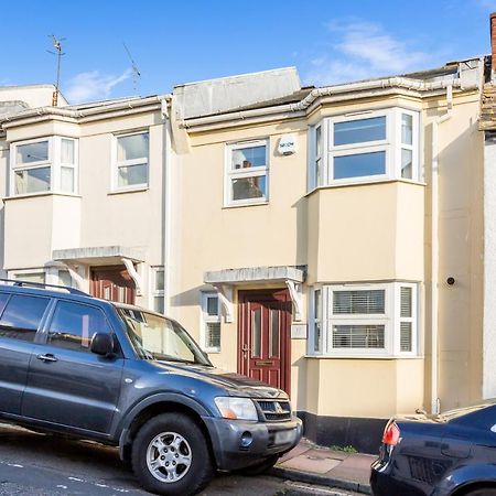 Modern Mews House With Free Parking Space, And Patio By Huluki Sussex Stays Hove Buitenkant foto
