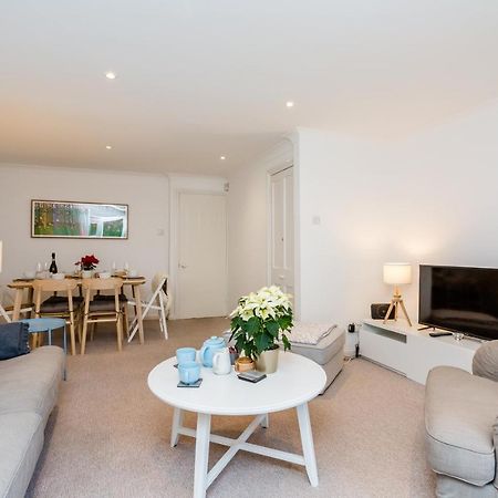 Modern Mews House With Free Parking Space, And Patio By Huluki Sussex Stays Hove Buitenkant foto