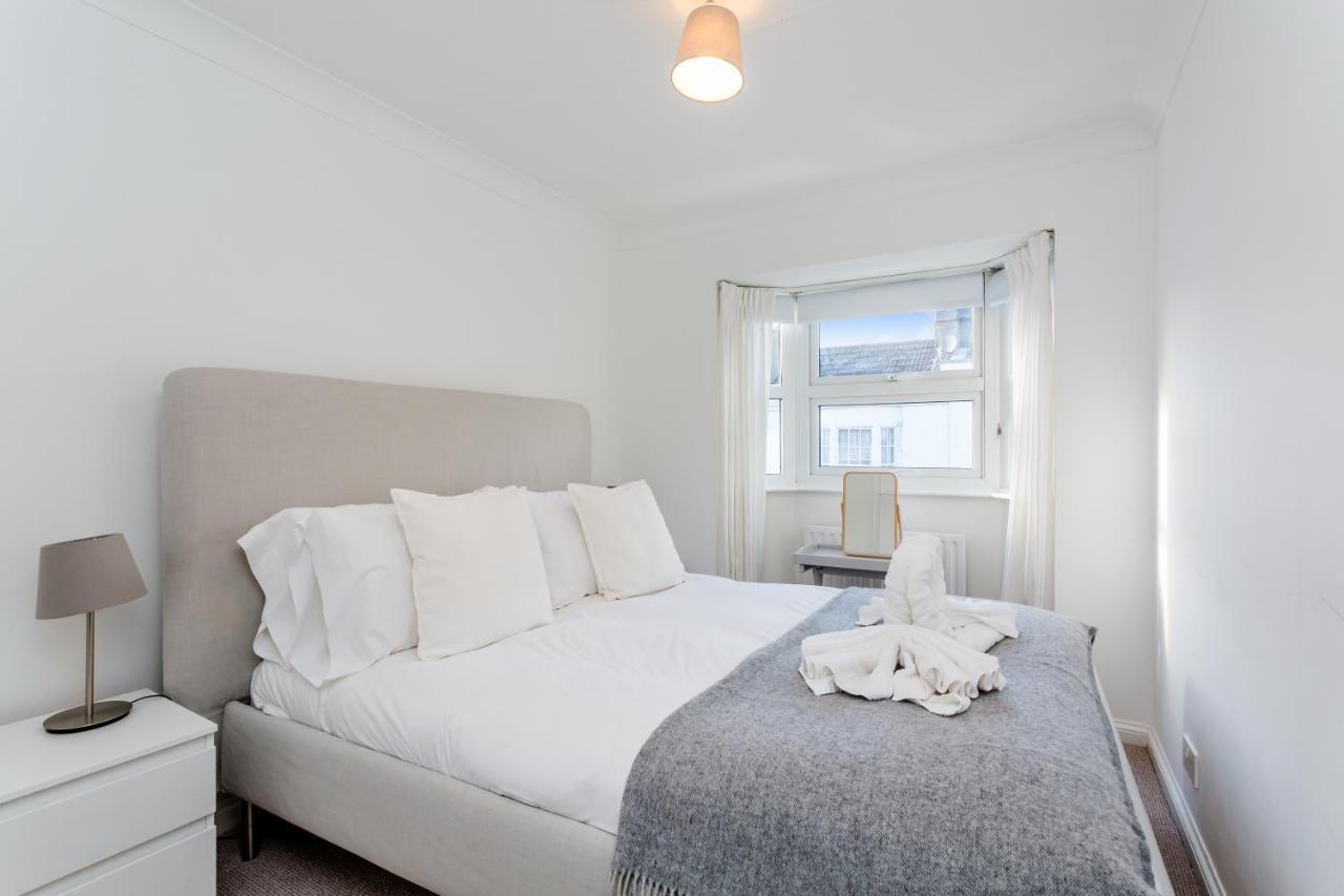Modern Mews House With Free Parking Space, And Patio By Huluki Sussex Stays Hove Buitenkant foto