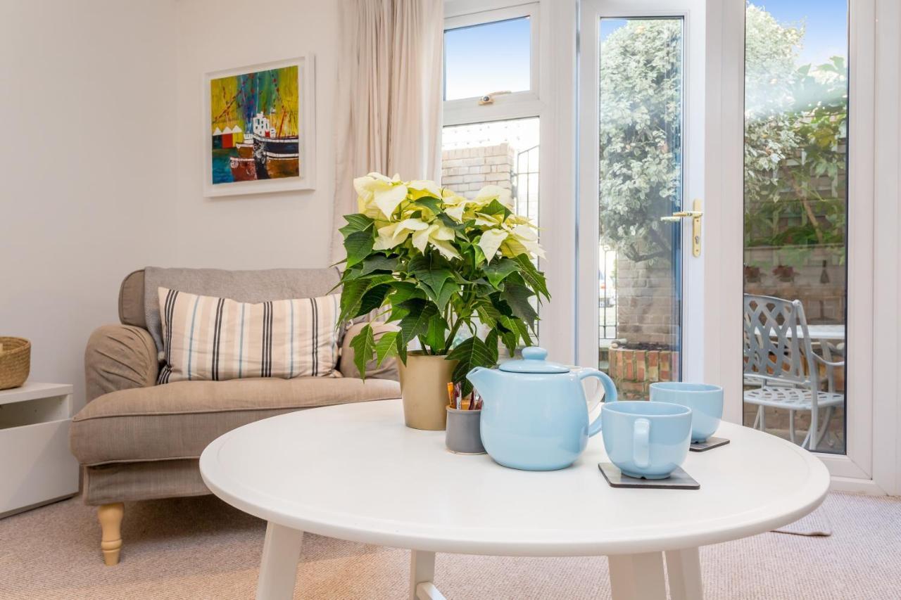Modern Mews House With Free Parking Space, And Patio By Huluki Sussex Stays Hove Buitenkant foto