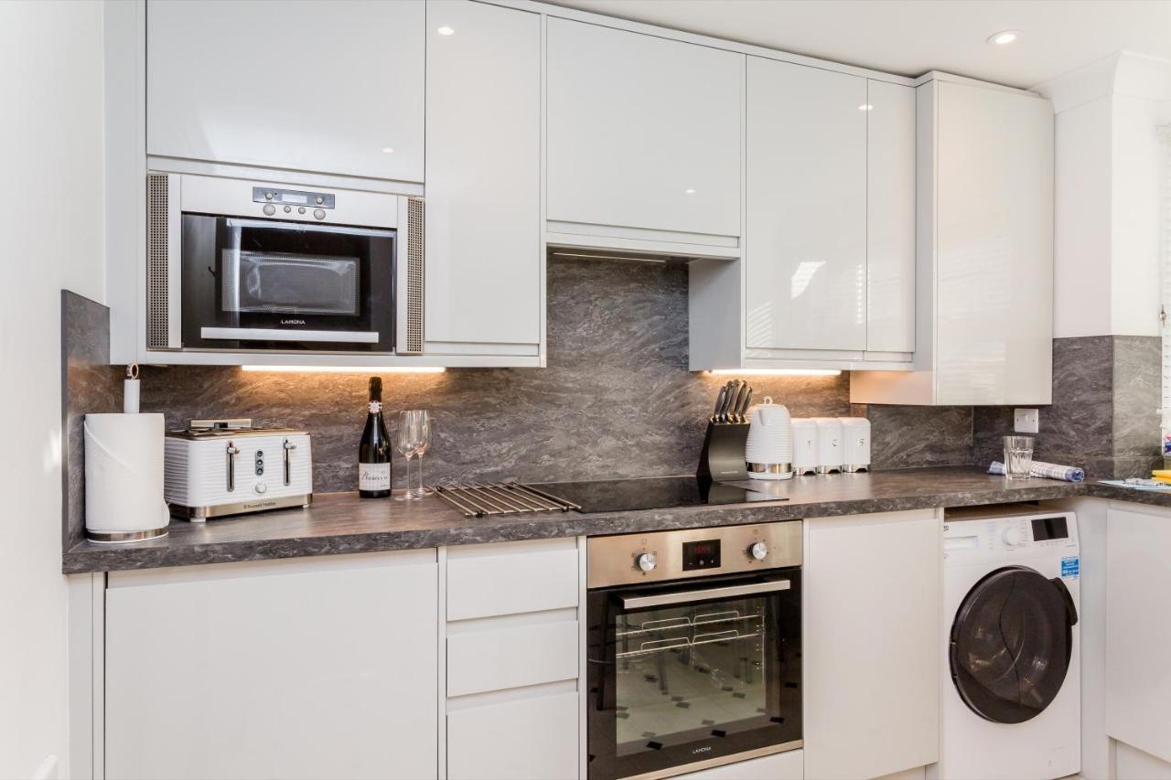 Modern Mews House With Free Parking Space, And Patio By Huluki Sussex Stays Hove Buitenkant foto
