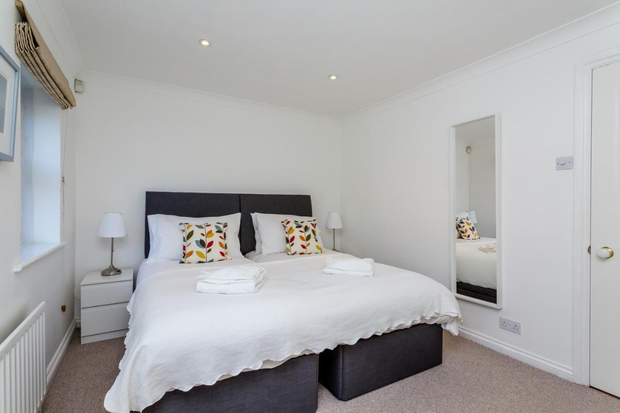 Modern Mews House With Free Parking Space, And Patio By Huluki Sussex Stays Hove Buitenkant foto