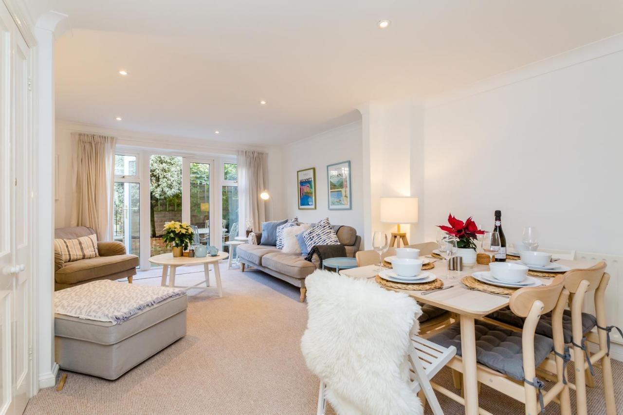Modern Mews House With Free Parking Space, And Patio By Huluki Sussex Stays Hove Buitenkant foto