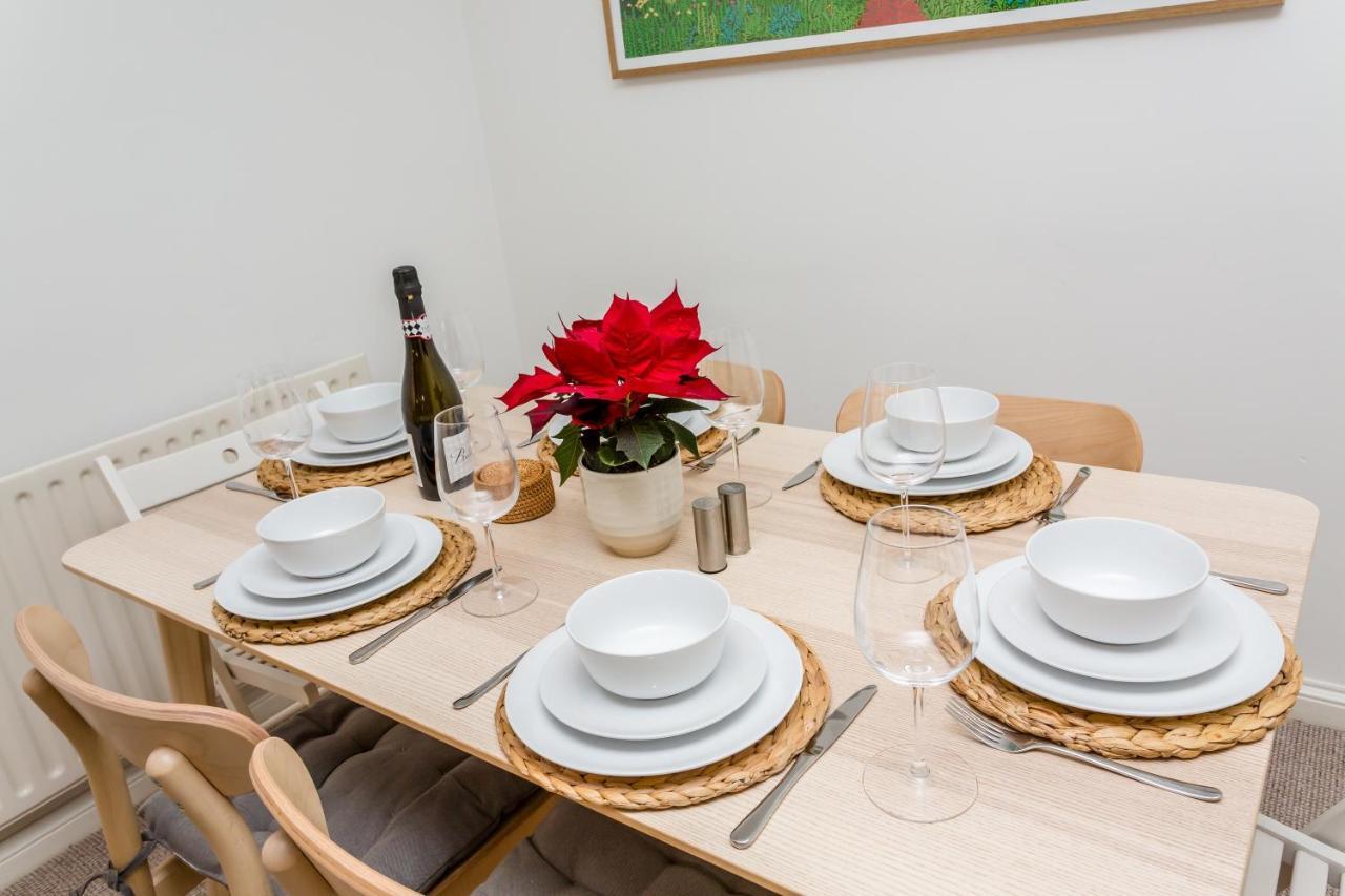 Modern Mews House With Free Parking Space, And Patio By Huluki Sussex Stays Hove Buitenkant foto