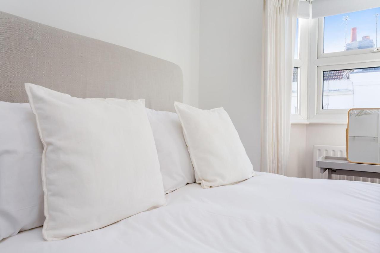 Modern Mews House With Free Parking Space, And Patio By Huluki Sussex Stays Hove Buitenkant foto
