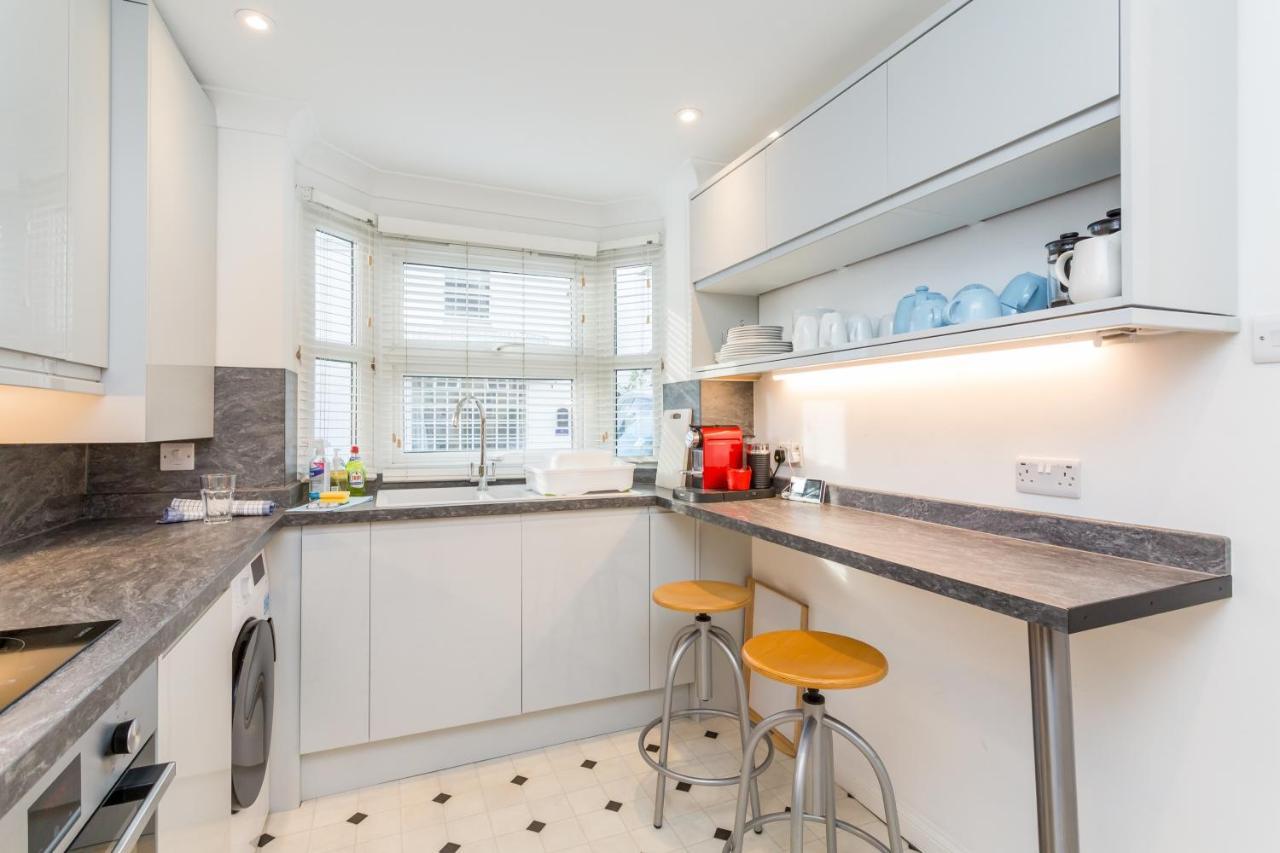 Modern Mews House With Free Parking Space, And Patio By Huluki Sussex Stays Hove Buitenkant foto