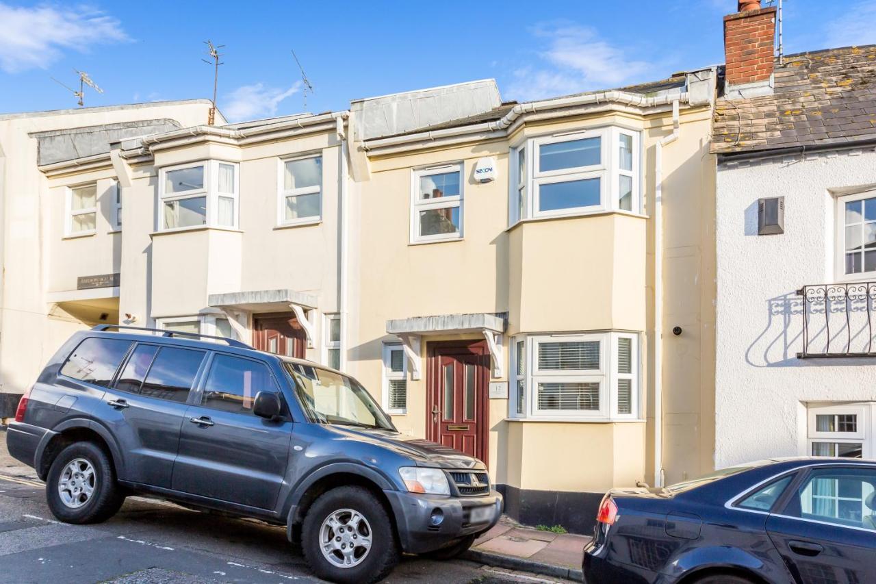 Modern Mews House With Free Parking Space, And Patio By Huluki Sussex Stays Hove Buitenkant foto