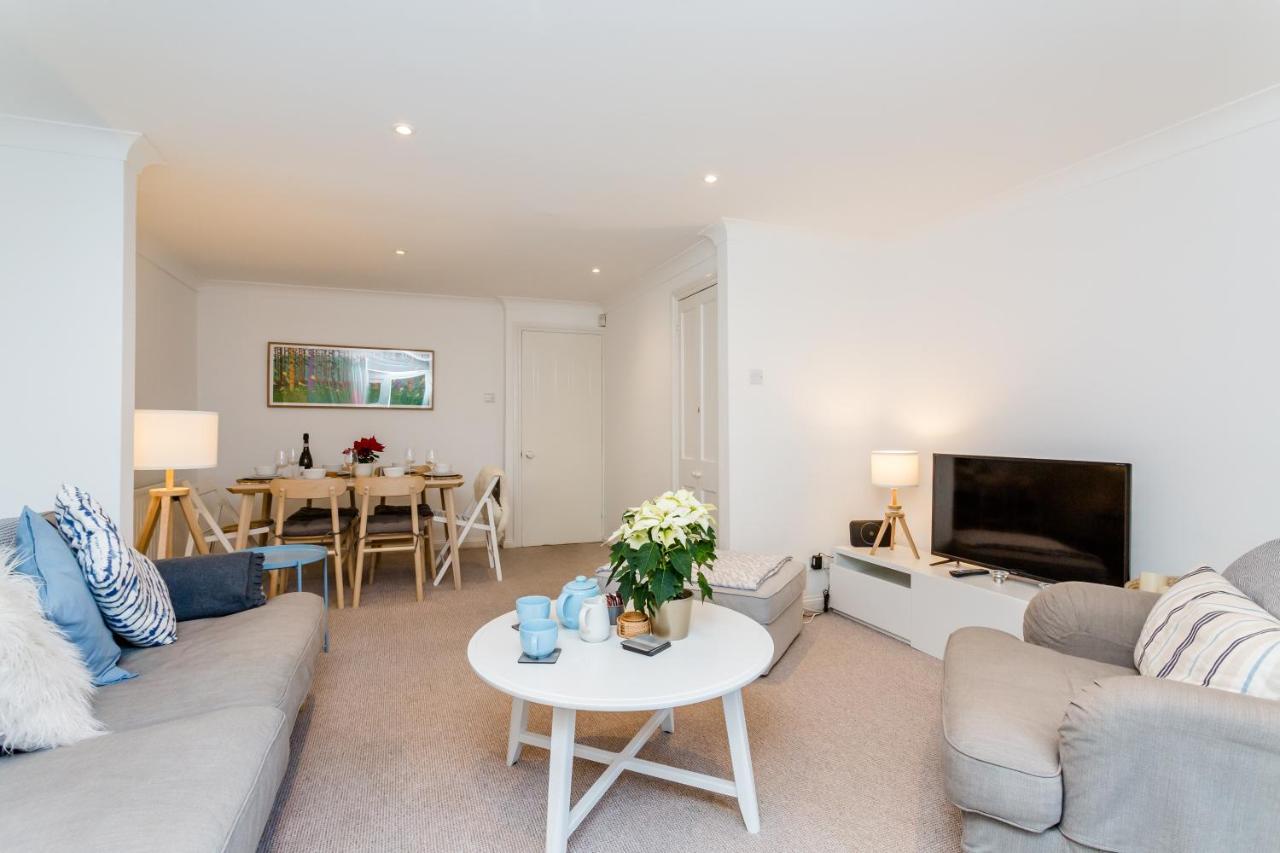 Modern Mews House With Free Parking Space, And Patio By Huluki Sussex Stays Hove Buitenkant foto