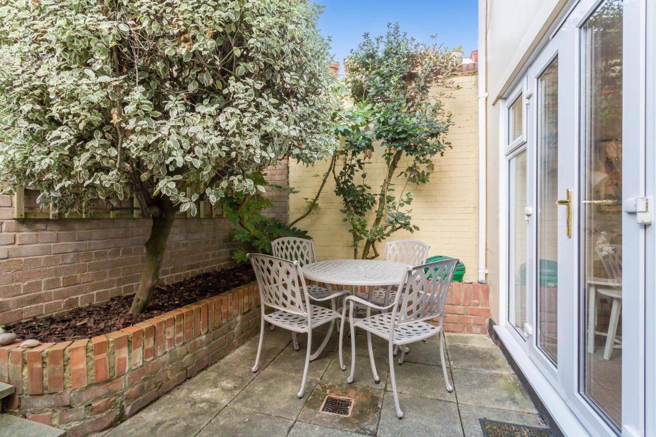 Modern Mews House With Free Parking Space, And Patio By Huluki Sussex Stays Hove Buitenkant foto