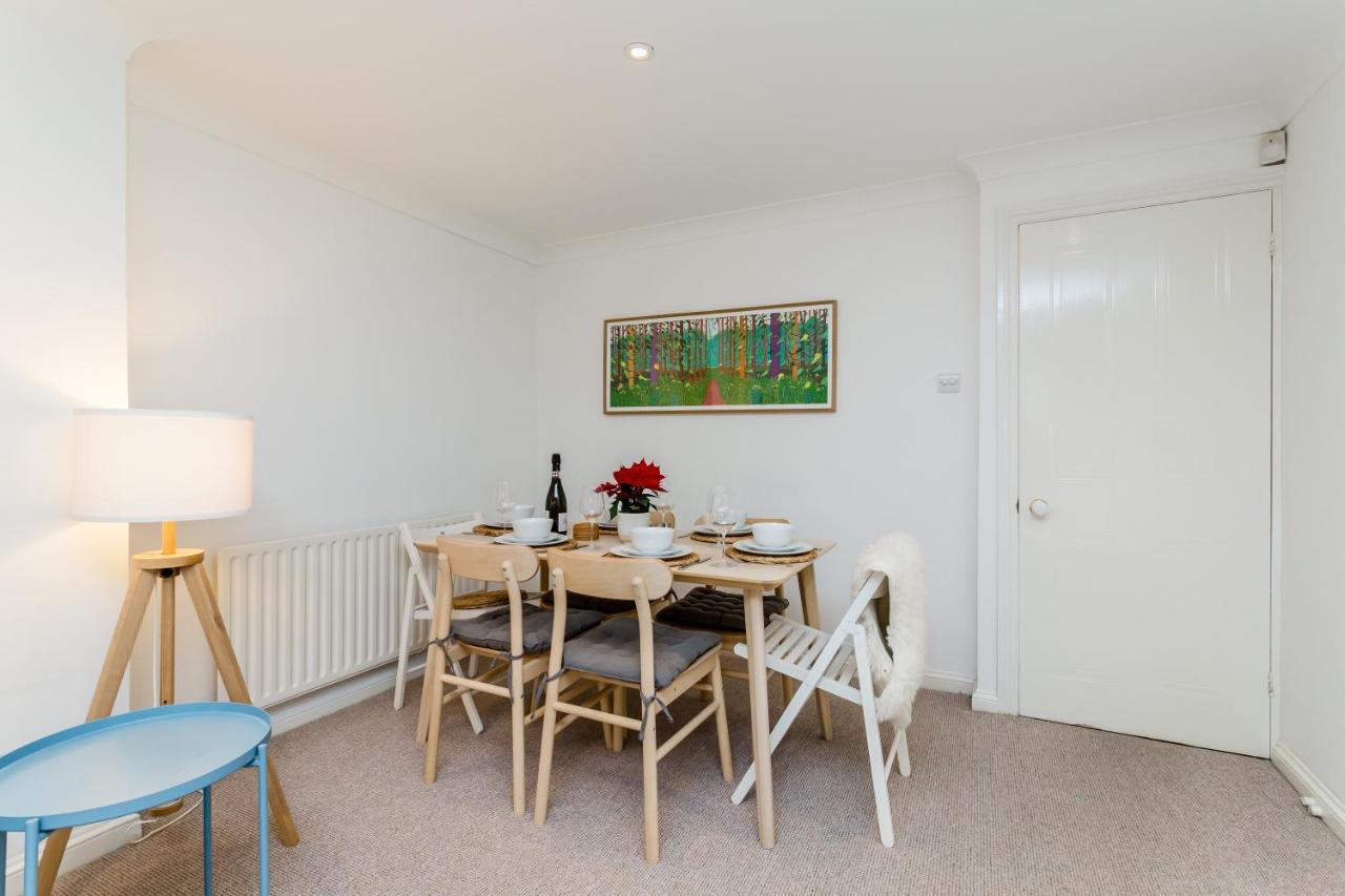 Modern Mews House With Free Parking Space, And Patio By Huluki Sussex Stays Hove Buitenkant foto